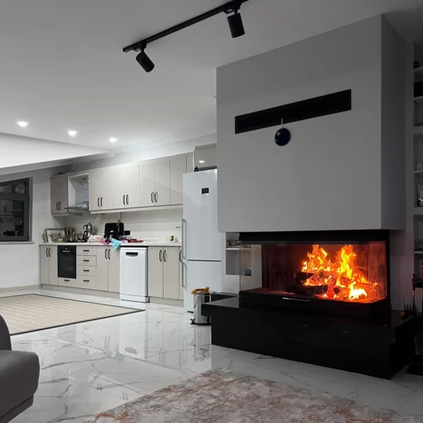 odunlu-somine-model-5-3 Salon içinde modern şömine modelleri örneği – mutfakla birlikte kullanım