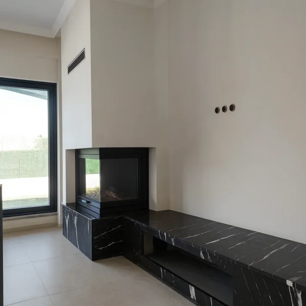 odunlu-somine-model-46-2 Nero Marquina desenli beyaz damarlı siyah mermer şömine – lüks köşe şömine tasarımı