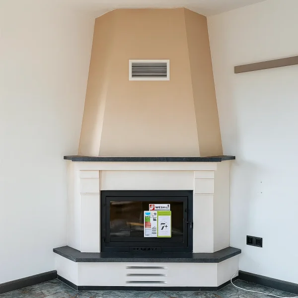 odunlu-somine-model-62-1 Modern köşe odunlu şömine model 62'nin önden görünümü, bej ve siyah tonlu zarif tasarımıyla salon köşesinde yer alıyor.