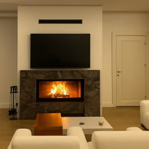 Modern salonda TV altına yerleştirilmiş granit kaplamalı odunlu şömine – Model 79